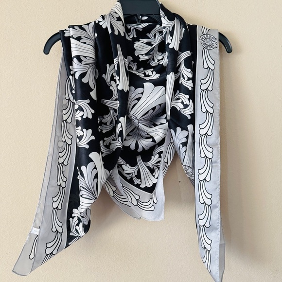 100% Silk Black and White Medallion Square Floral Scarf - Picture 2 of 7